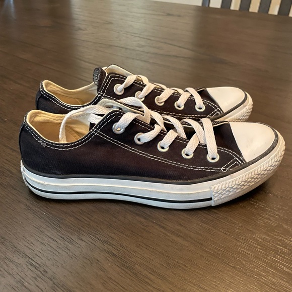 Converse Shoes - Converse tennis shoe